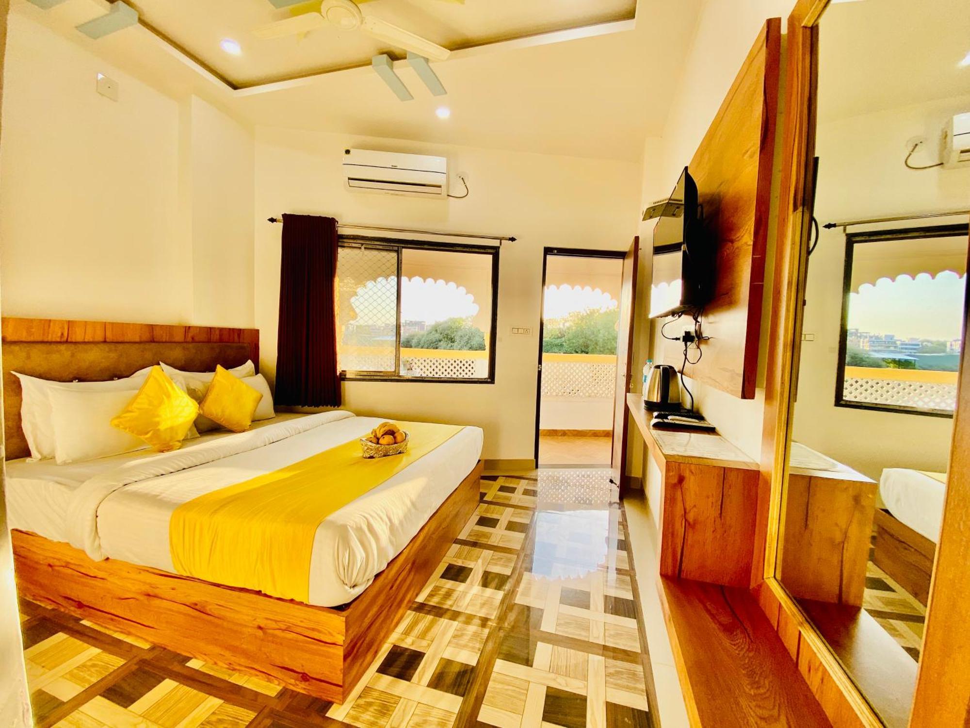 Hotel Vallabh A Lake Facing Balcony Udaipur Exterior foto